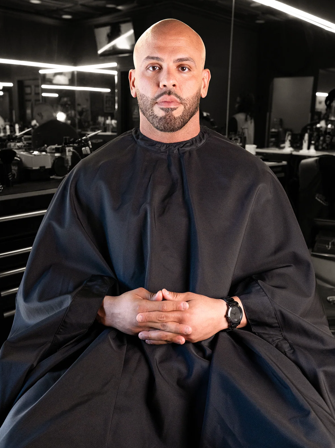 V’s Barbershop Adult Cape – Hands Free